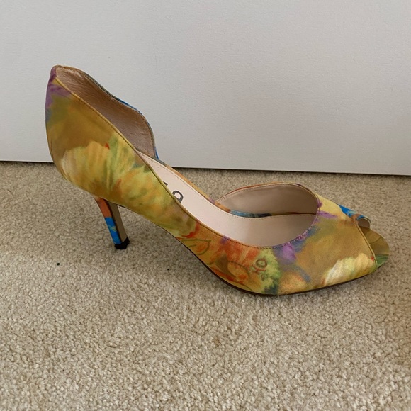 Unisa Jubilee Watercolor Peep Toe High Heels - Picture 4 of 6